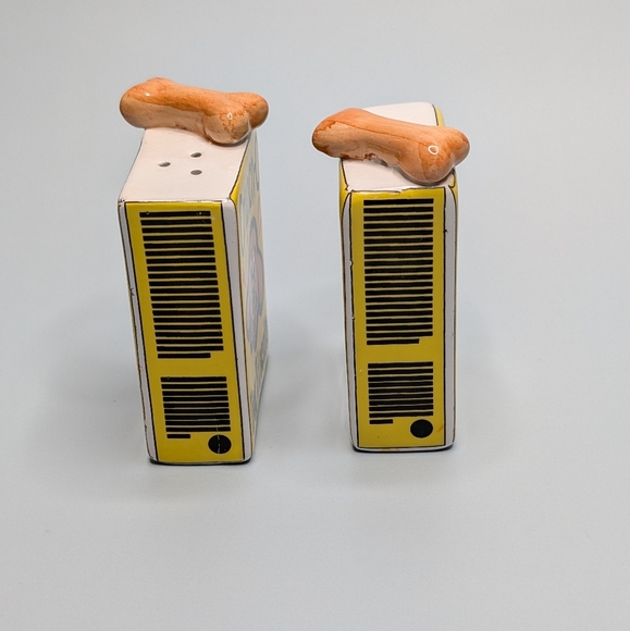 Vintage Cruncho Dog biscuit boxes salt and pepper shakers. - Picture 3 of 4